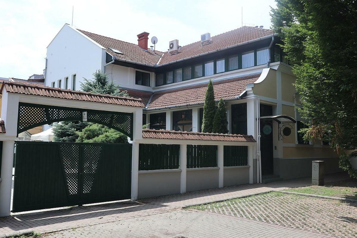 Hotel Szlovák Panzió Bekescsaba Exterior foto