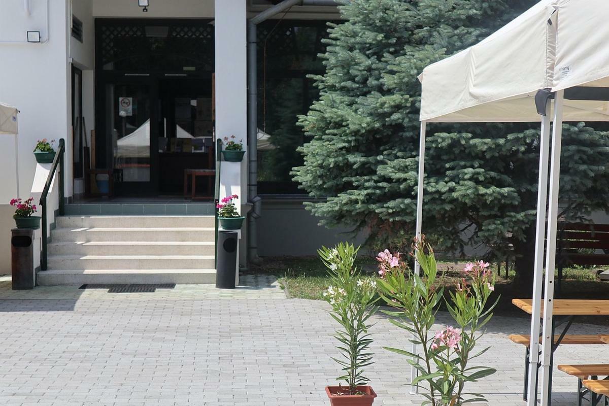 Hotel Szlovák Panzió Bekescsaba Exterior foto