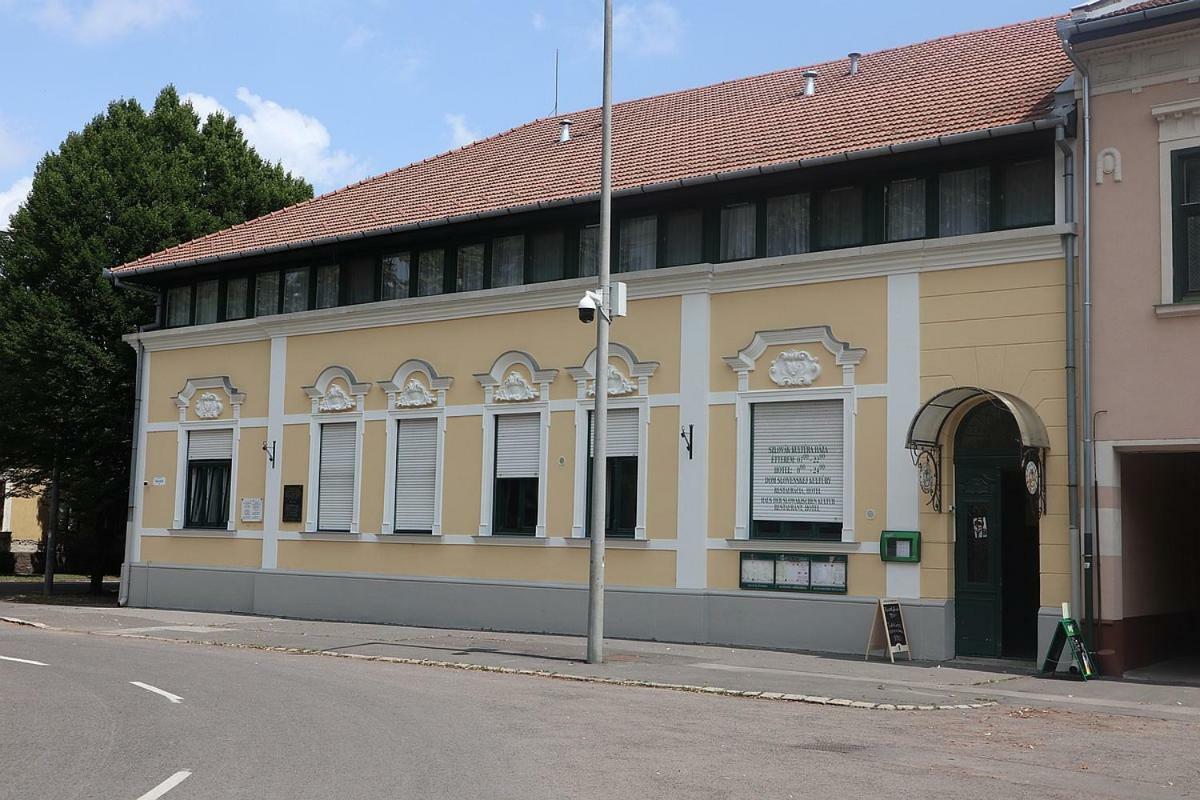 Hotel Szlovák Panzió Bekescsaba Exterior foto