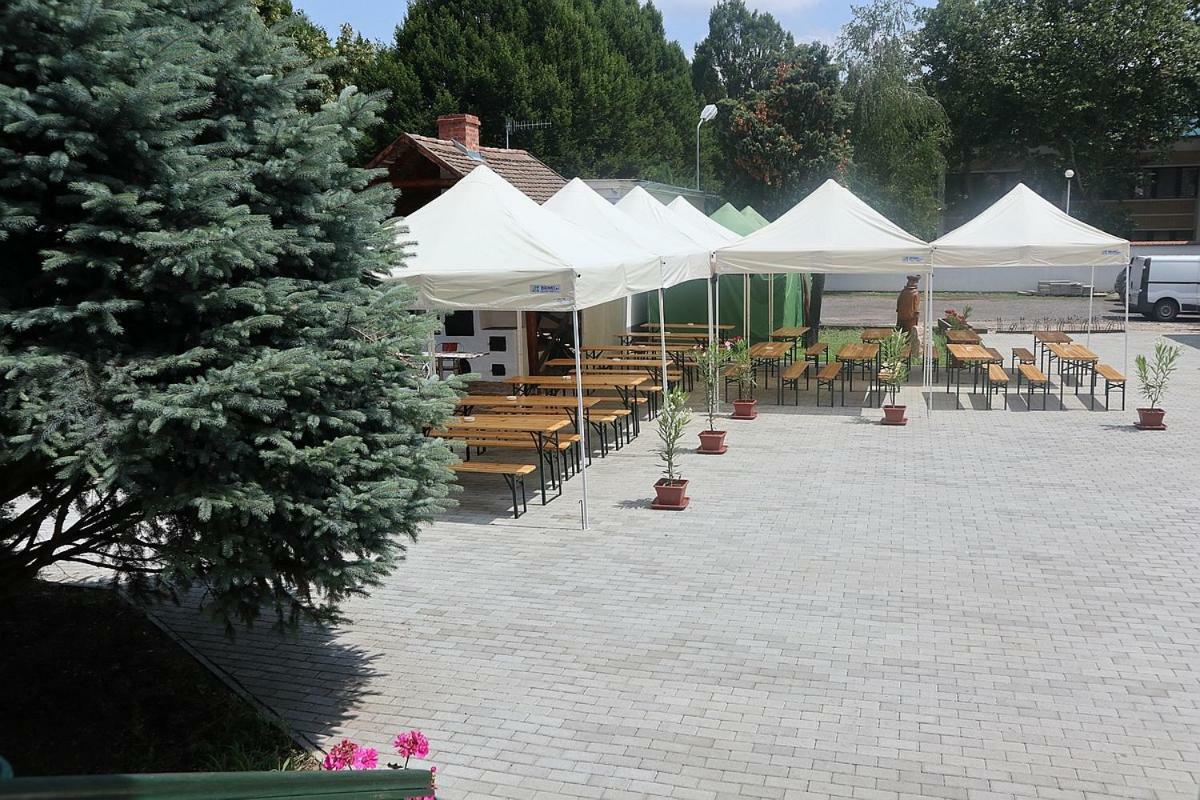 Hotel Szlovák Panzió Bekescsaba Exterior foto